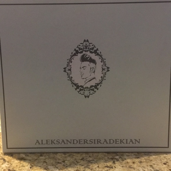 Aleksander Siradekian Izo Bow - Picture 2 of 8